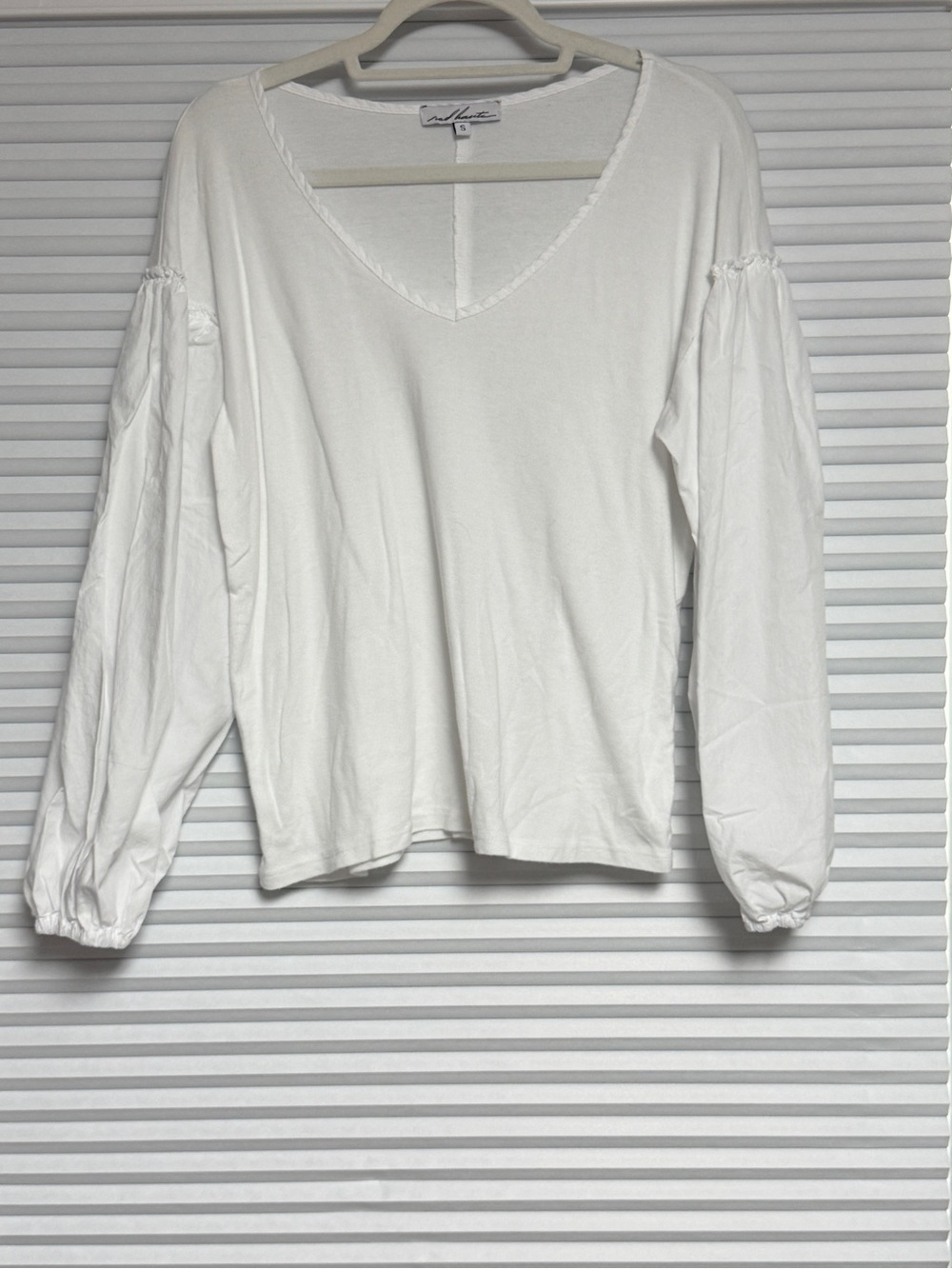 Red Haute White V-Neck Balloon Sleeve Tunic